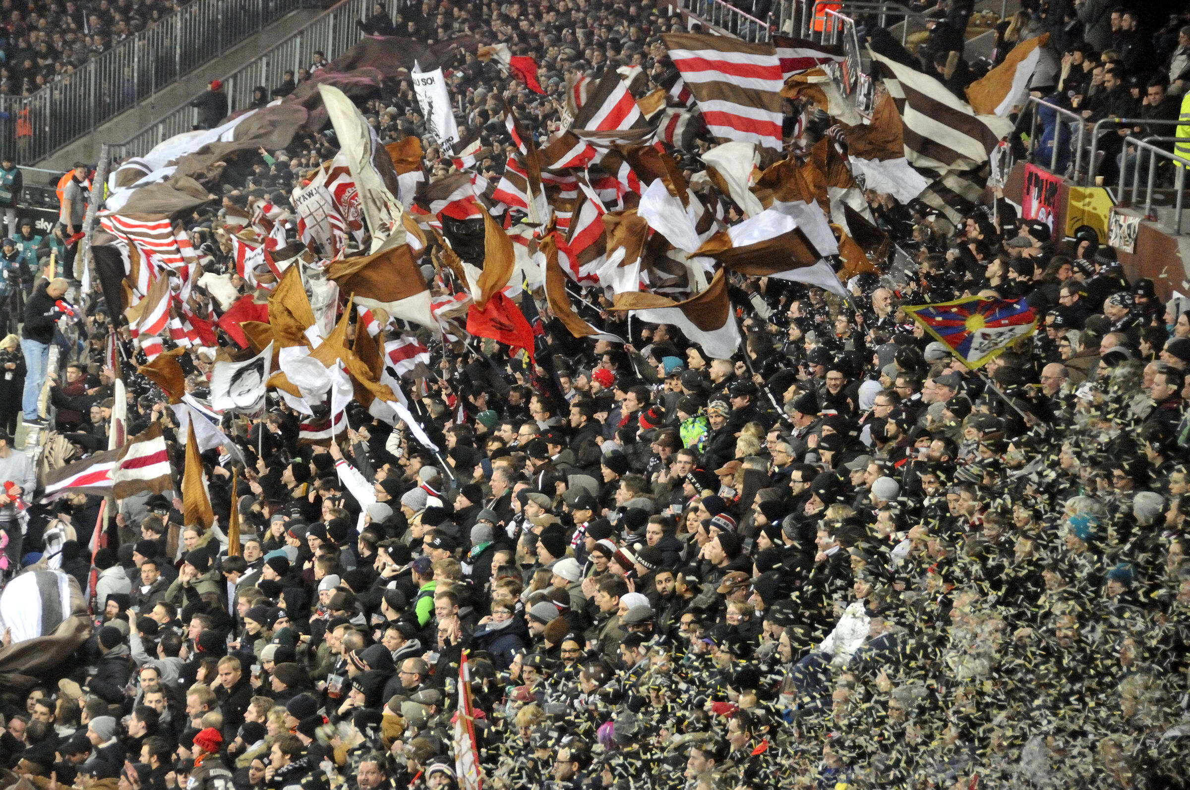 hamburg - st.pauli - millerntor (05) - anpfiff