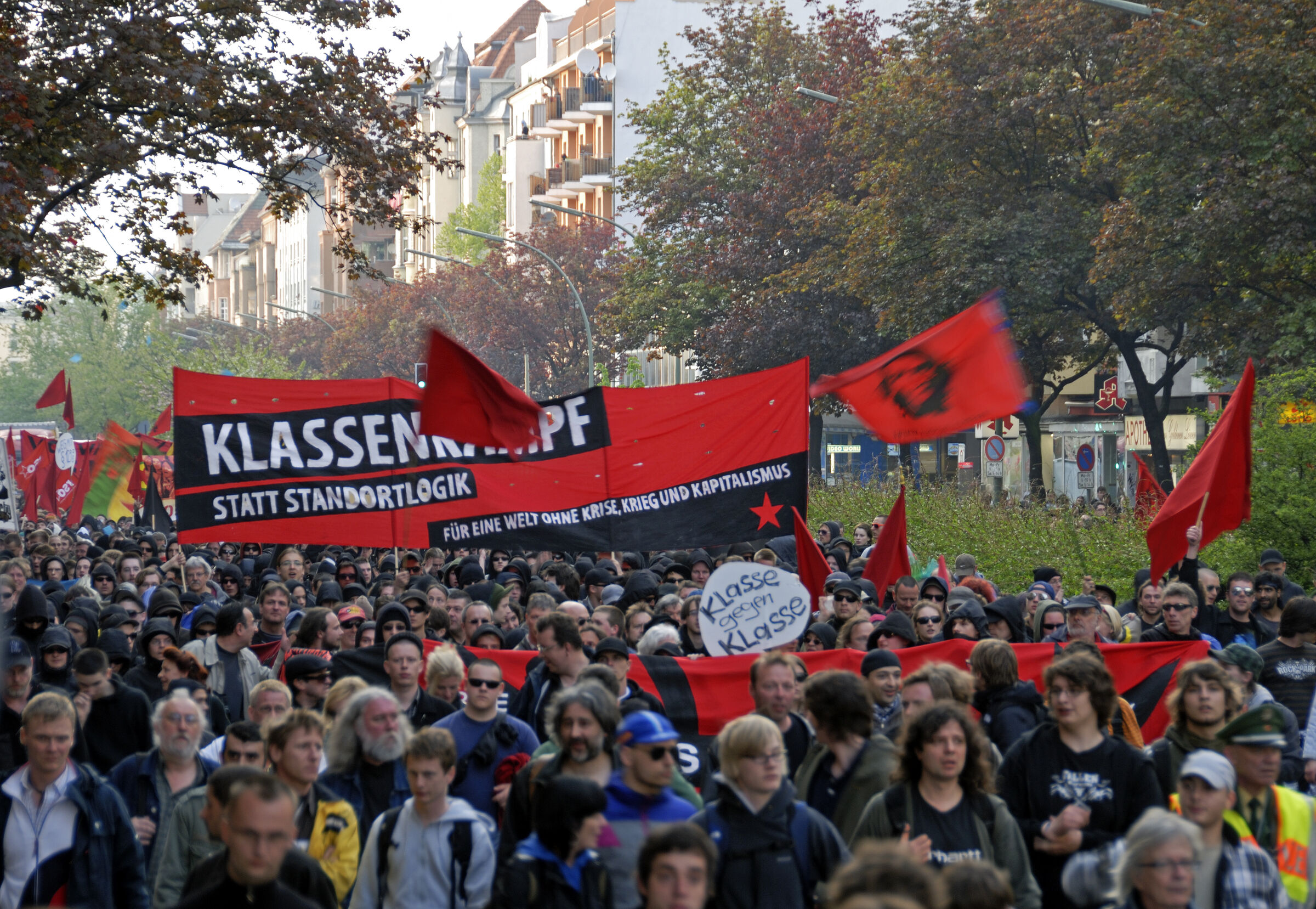 Neu auf meiner Website: Bilder vom 1.Mai 2010 und vom Myfest in Berlin-Kreuzberg