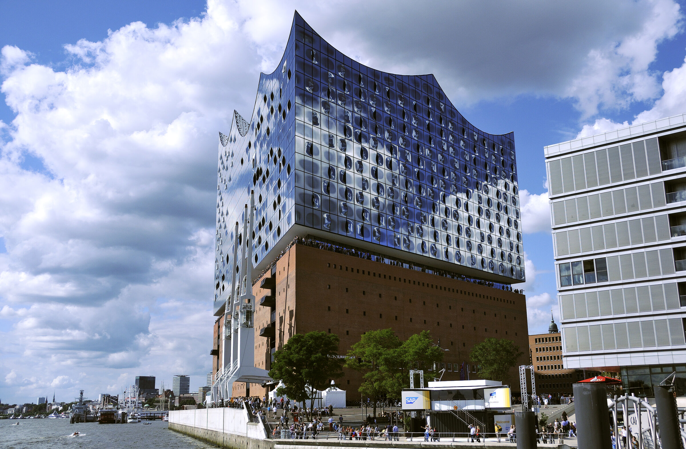 Neu auf meiner Website: erste eigene Bilder von der Elbphilharmonie und weitere Bilder vom Hamburger Hafen