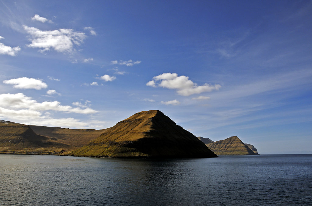 färöer inseln - vom schiff aus - funningsrfjord
