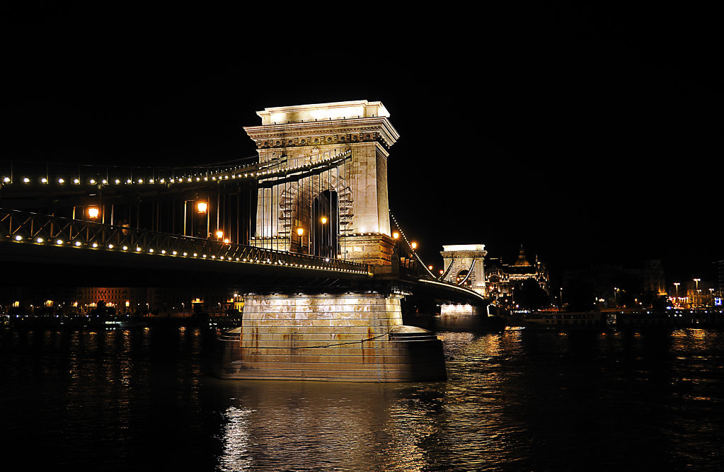 ungarn - budapest - night shots - kettenbrücke teil 4