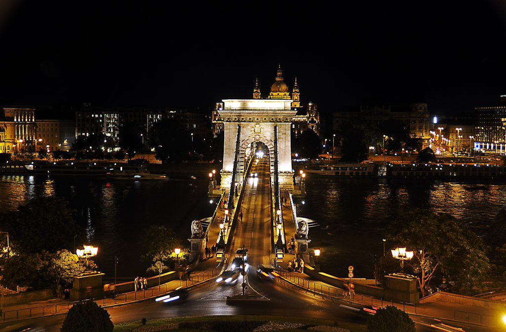ungarn - budapest - night shots - kettenbrücke teil 5