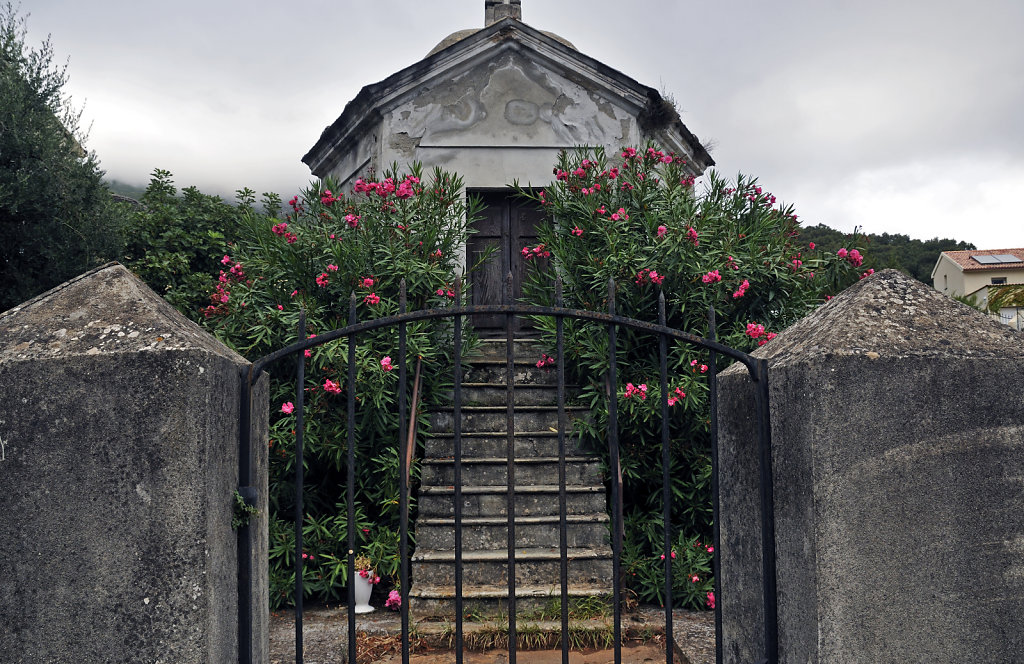 korsika - pietracorbara - mausoleum teil 2