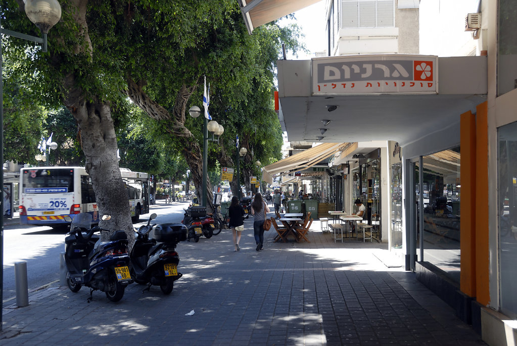 israel – tel aviv - dizengoff street