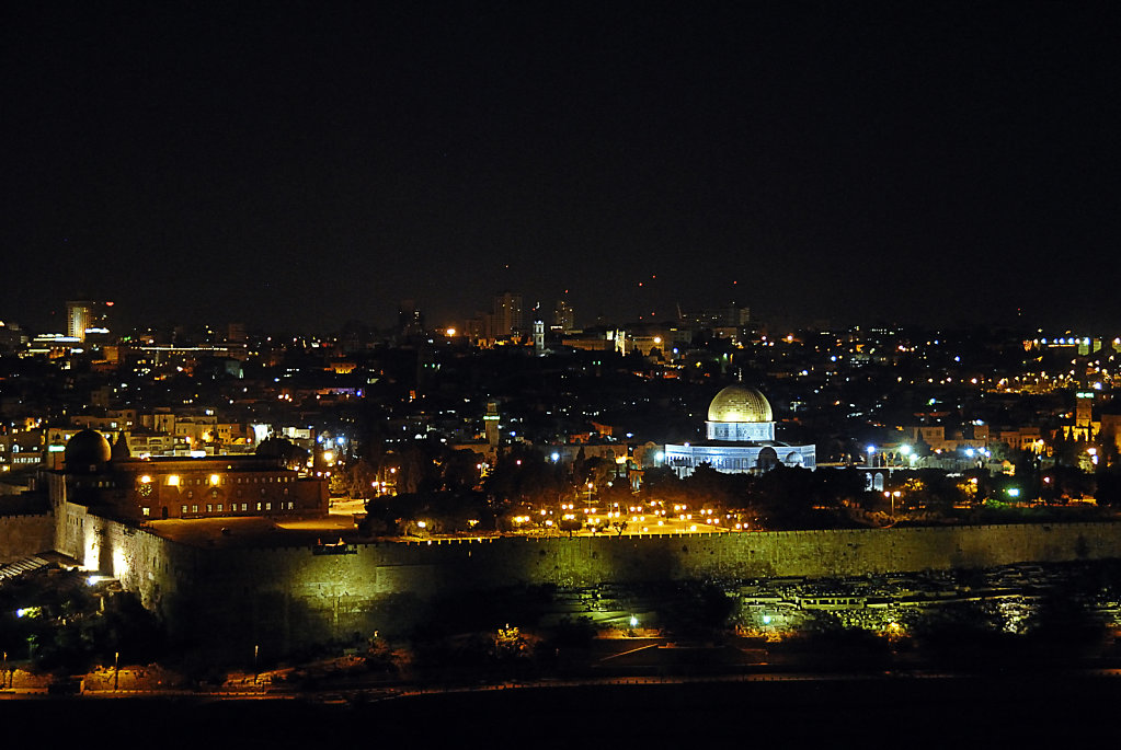 israel – jerusalem - blick vom ölberg nachts - der tempelberg