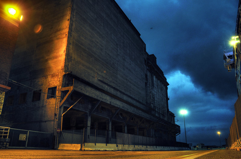 italien - livorno - abantoned  -blaue stunde