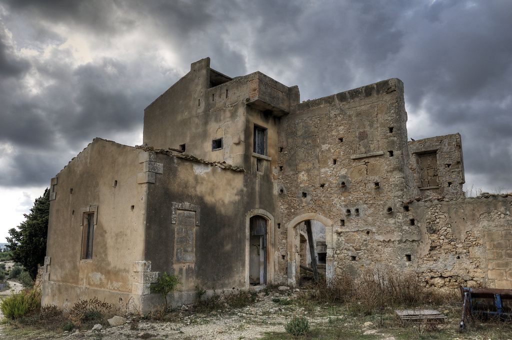 sizilien (36) - marzamemi - die umgebung - ruine
