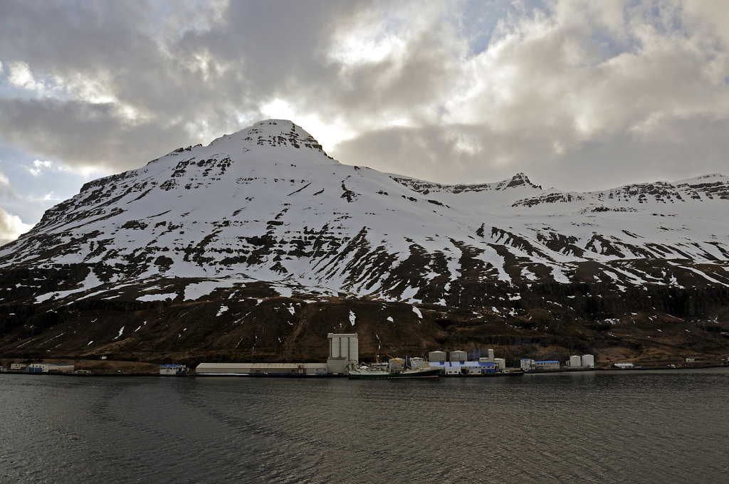 island – seydisfjördur (21) – der ort vom schiff aus teil 2