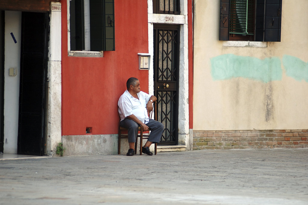 venedig (41) - ghetto nuovo 9 - vor der tür 