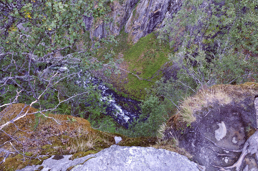 norwegen (48)  -  vøringsfossen - blick von oberhalb in die sch