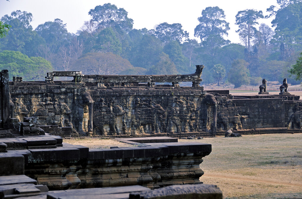 kambodscha - tempel von anghor - angkor thom - terrasse der elef