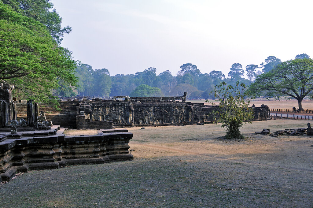 kambodscha - tempel von anghor - angkor thom - terrasse der elef