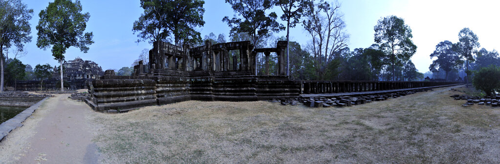 kambodscha - tempel von anghor - angkor thom - baphuon - teilpan