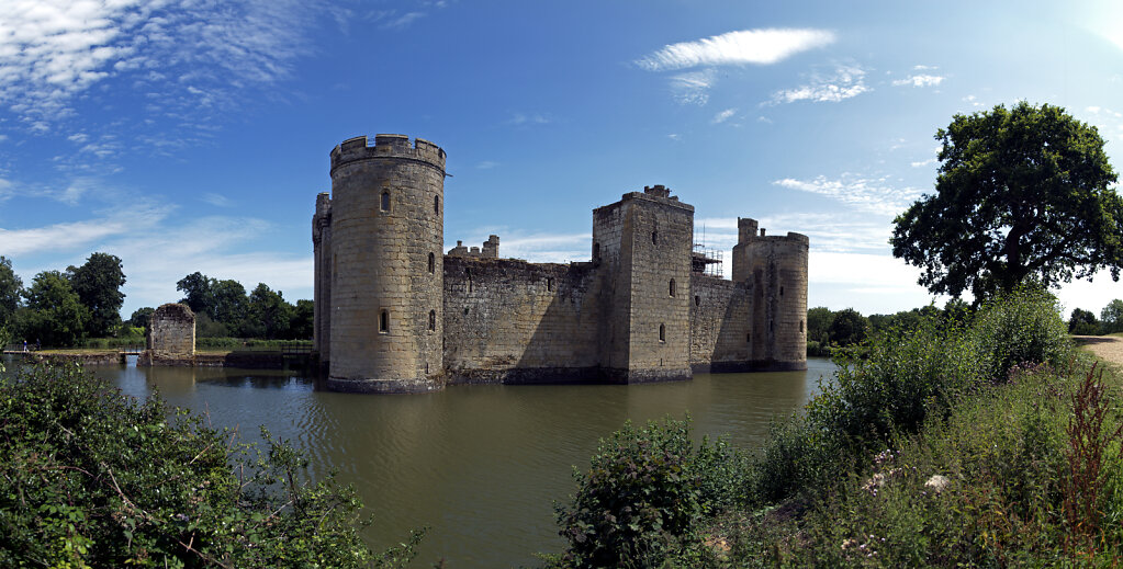 england – bodiam castle (01) -  teilpanorama