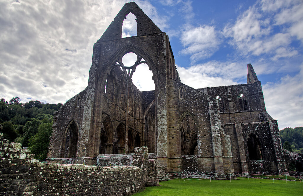 wales –   tintern abbey (10)